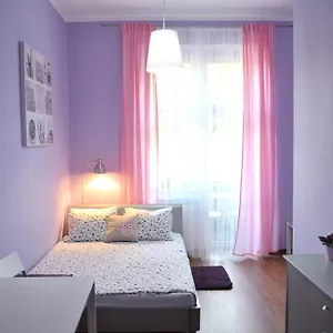 https://happy-house-hostel.poznan-hotels.com